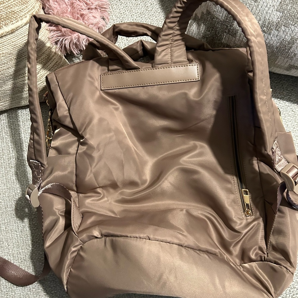 Backpack - Picture 6 of 7